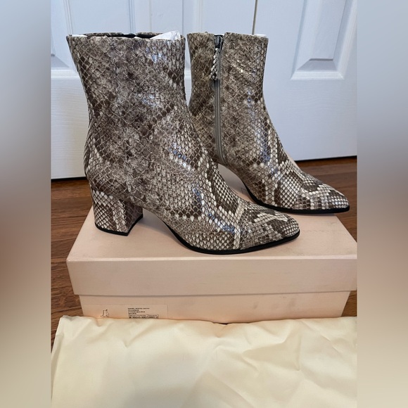 Alexandre Birman Python Pattern Ankle Boots - Tan